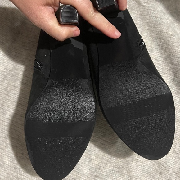 XOXO suede black Booties - Picture 4 of 4